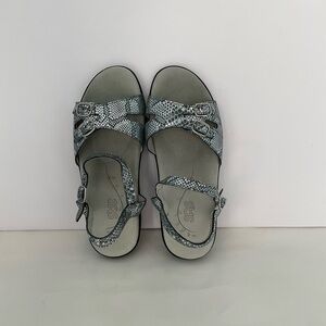 SAS Women's Silver Snakeskin Pattern Ankle Strap Sandals